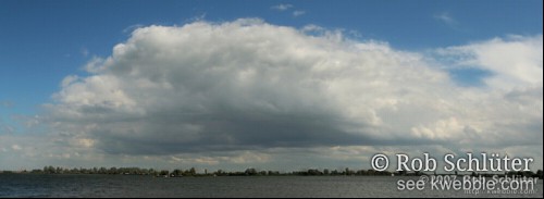 Panorama van een wolk boven de Mooie Nel.